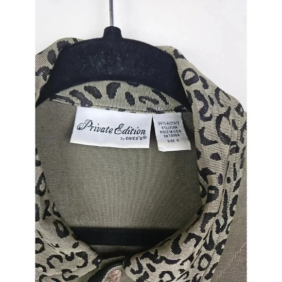 Private Edition Chico's Blouse Top Olive Green Animal Print Block Button Size 0 - Picture 2 of 9